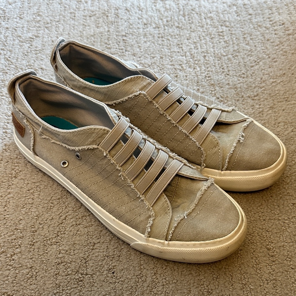 Women’s blowfish slip ons, taupe, size 8.5, EUC